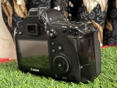 Canon 6D Full Frame Camera ( Only Body ) For Sale. Serious buyers only