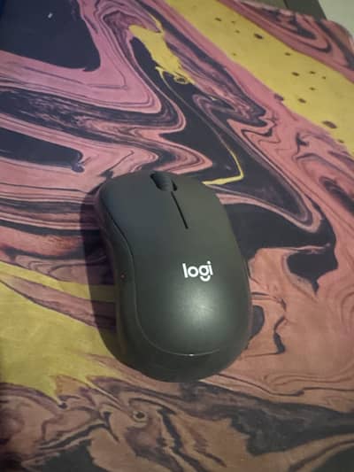 Logitech m240 silent mouse (barely used) - 1 YEAR WARRANTY