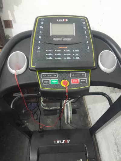 traedmil auto incline like new with mesager