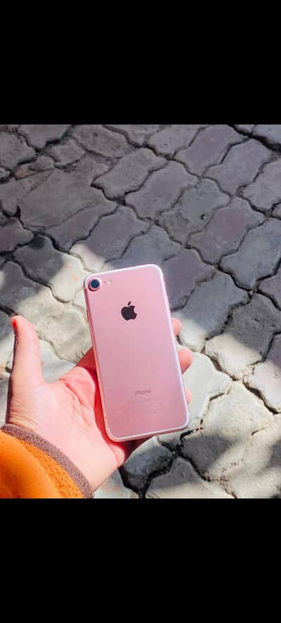 Iphone 7 in good condition for sell