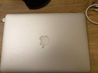 macbook pro with mouse 9/10