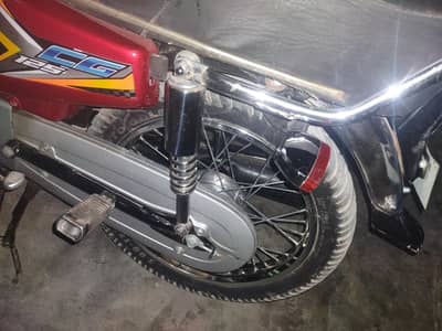 bike achi h chalne me card h is ki baiomatric avibile h