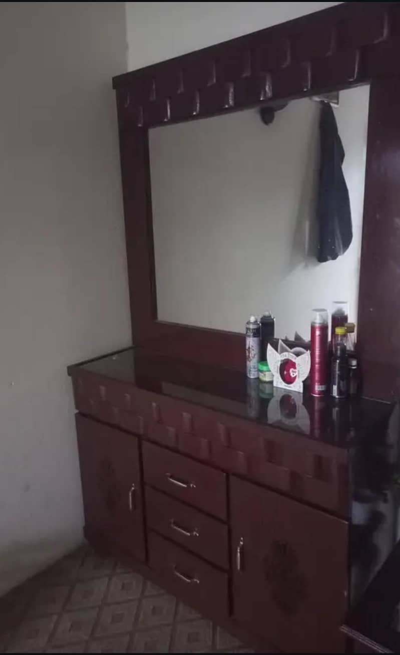 dressing table 0