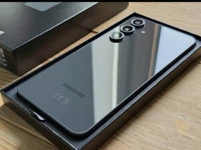 Samsung Mobile S24 fE