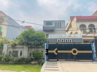 1-Kanal Beautiful House For Sale