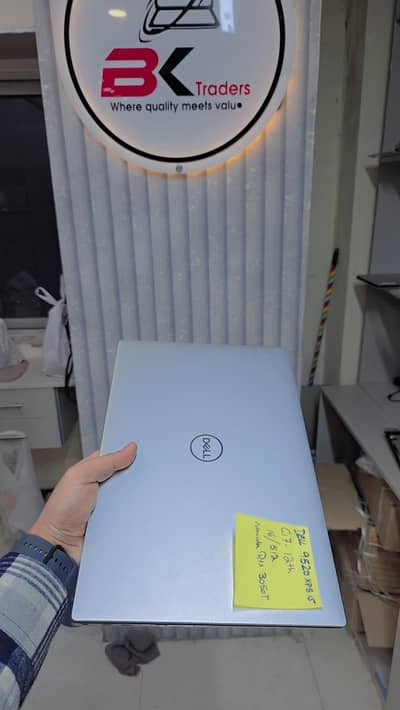 12th Gen i7 4K Touch RTX 3050 Dell XPS 9520