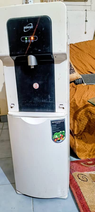 Homage water dispenser with refrigerator