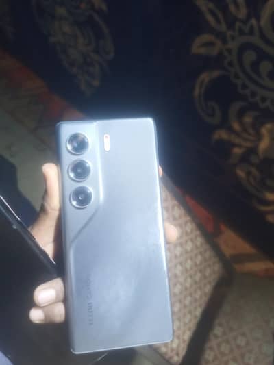 finger chalti ha or panel toota ha Baki sai Chala ra ha