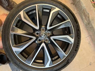 Toyota ,18 inch alloy rims