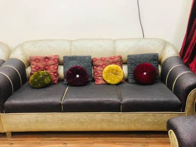 3 seater sofa fully comfortable and 10 10 condition