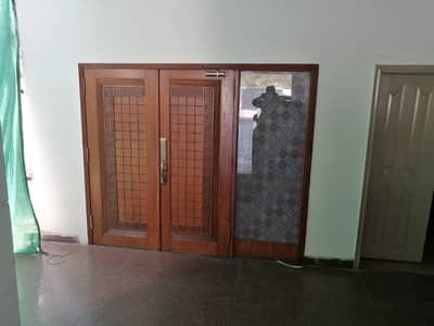 10 Marla House awialable for commercial and residential use