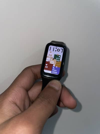 Xiaomi smart band 8 active used par ok hai charger also available