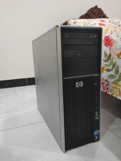 HP Z400 For Sale  10/10 condition