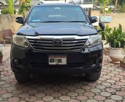 TOYOTA FORTUNER 2.7 V Petrol 2013