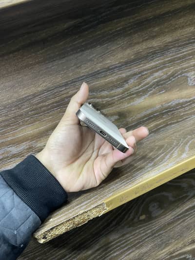 IPHONE 16 PRO MAX FACTORY UNLOCK