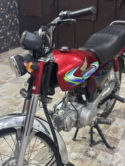 Honda CD70 2024