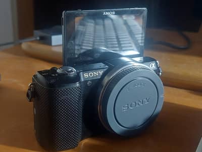 Sony A5000 Mirrorless Camera (small shutter problem)