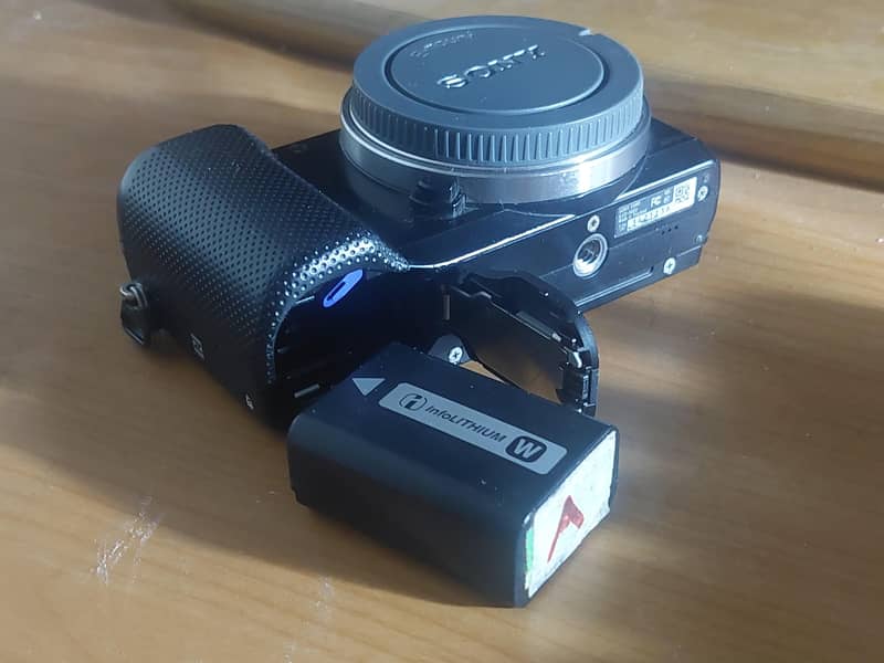 Sony A5000 Mirrorless Camera (small shutter problem) 2