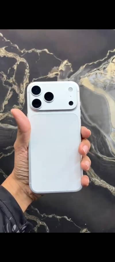 iPhone 17promax Silver