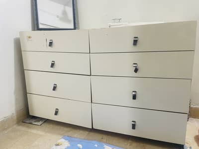 Console table good in condition