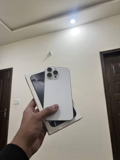 Apple iPhone 16 Pro Max