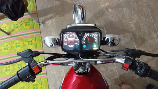 need n clean bike shooq ki bike he. . only one hand bike