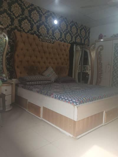 SHORT STAY VIP FURNISHED ACOMODATION 2 TILED BED LONGE