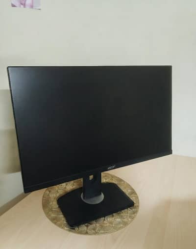 Acer V247Y | 75 HZ | 1920 × 1080 | Borderless Panel