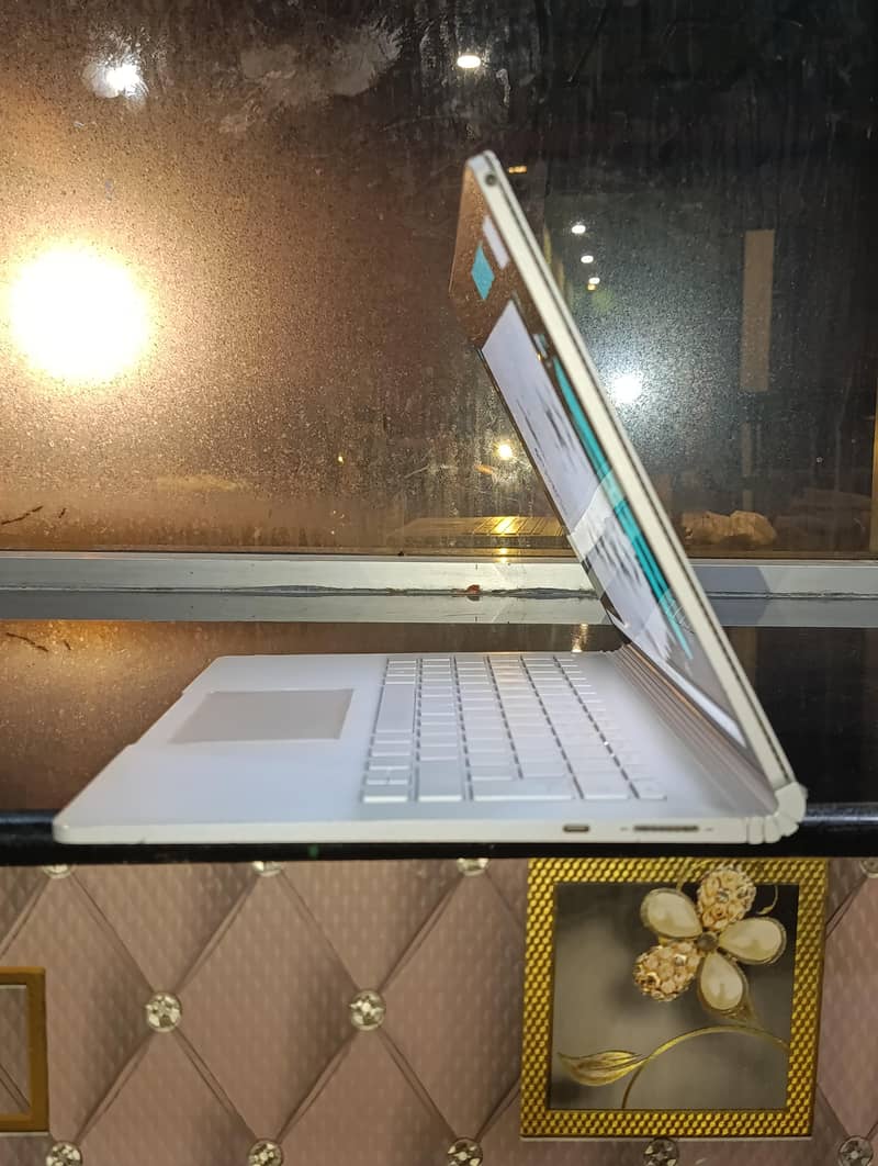 Microsoft Surface Book 2 4