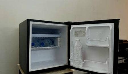 Single Door Mini Refrigerator