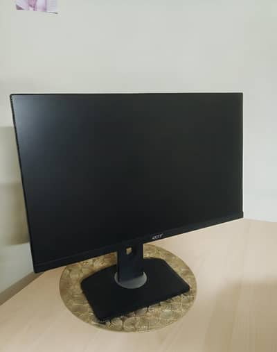 Acer V247Y | 75 HZ | 1920 × 1080 | Borderless Panel