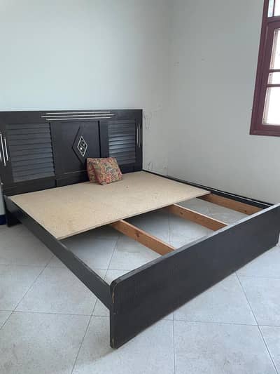 Queen size bed for sale