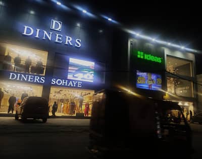 1 KANAL COMMERCIAL TRIPLE STORY BUILDING AVAILABLE FOR SALE