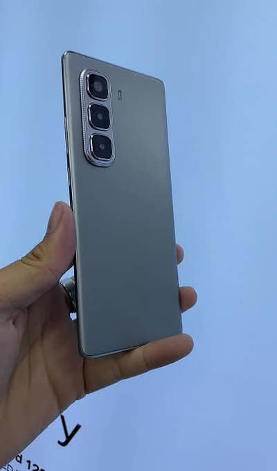 Hot 50 pro plus 8/256 full box