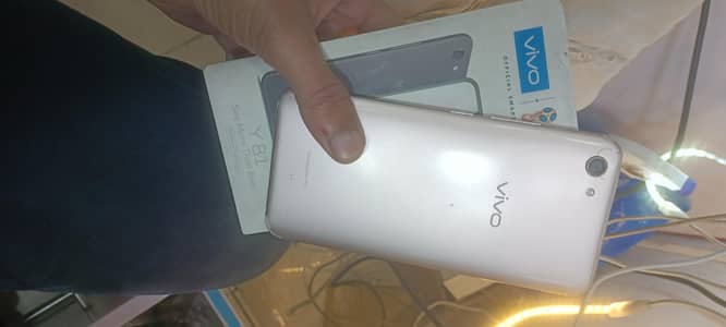 vivo y81 minor glass break  3GB/32GB. with Box sim working