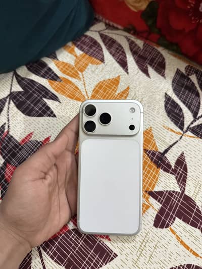 iPhone 17 pro max For sale Screchless Only 1 month use