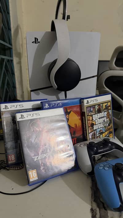 Ps5 slim disk Edition with 2 Sony controllers, 1 headphone and 5 games