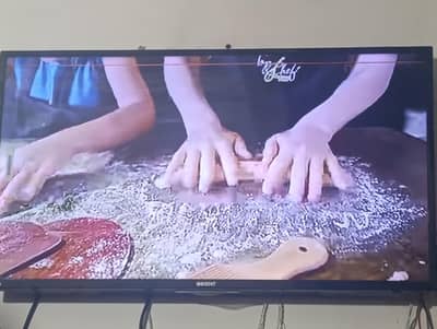 ORIENT PUMA 40"LED SIMPLE GOOD CONDITION