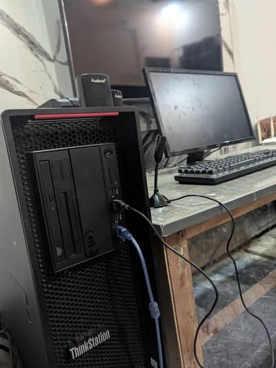 Lenovo p510 intel  E5 2687w v4 better than i7 7700k