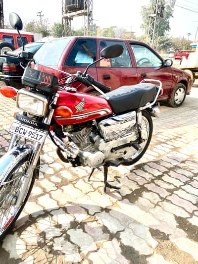 I am selling Honda 125 bike