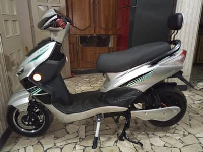 yj future electric scooty