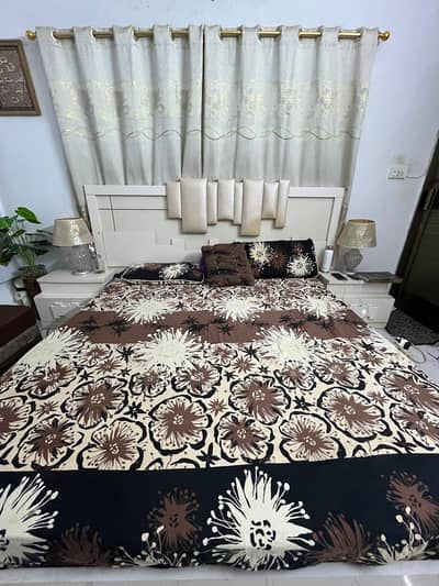 Queen Sized Hydraulic Operating Floor Full Bedroom Set