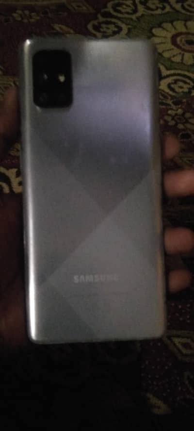 Sumsung A71 for sale.