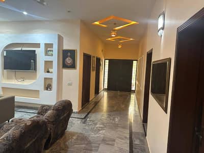 2 Kanal House for Rent in Gulberg for (Ideal for Family or Silent Office: Call Center / Software House)