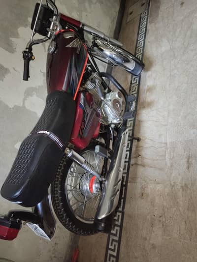 Honda 125 model 2023/22 dacuments clear first owner bio available