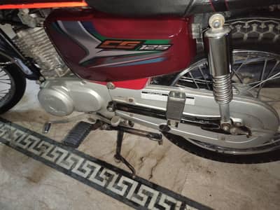 Honda 125 model 2023/22 dacuments clear first owner bio available