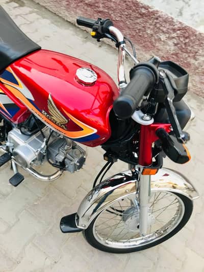 Honda CD70 number lga hwa he All Punjab ka model 24/25 hi