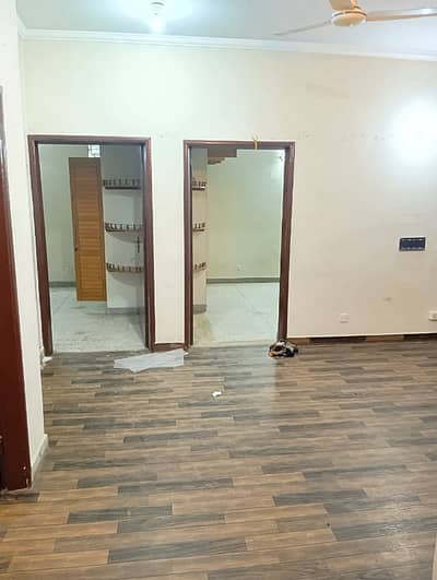 G 11/3 Man ibn Sina Road C type flat for Rent 3rd floor 3 bed 2bath tvl kitchen gas Available