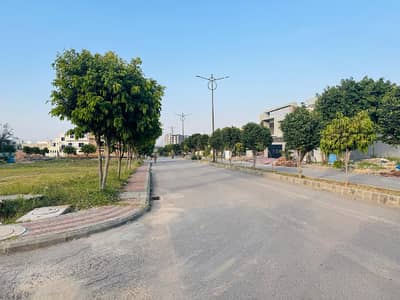 Corner 1 Kanal Plot for Sale