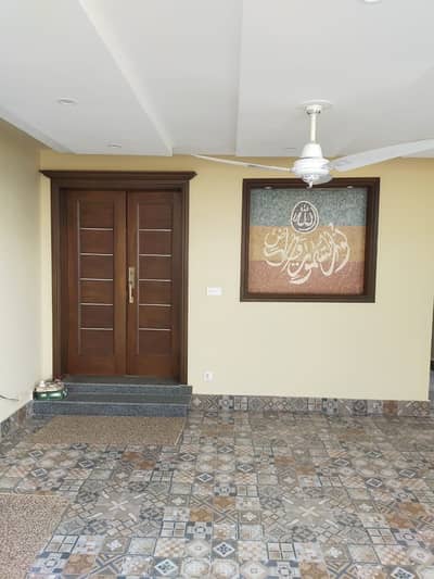 BRAND NEW HOUSE 8 MARLA WITH SOLAR 8 K. V NET METERING AVAILABLE FOR RENT